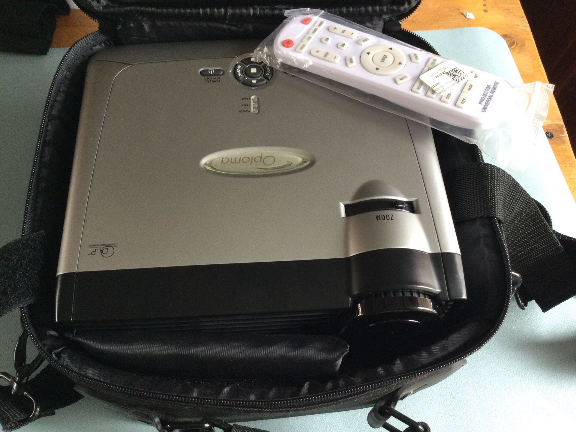 USED Optoma DX605 Presentation DLP Projector With Cables, Traveling Case, VGA to RGB, Remote. $30.00 ..SOUTH GATE pick up