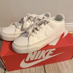 White nike court legacy