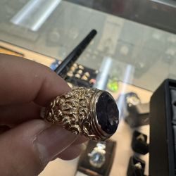 14Kyg Men’s Ring w/ Purple Stone (Size 11) (Approximately 12.79Grams)  