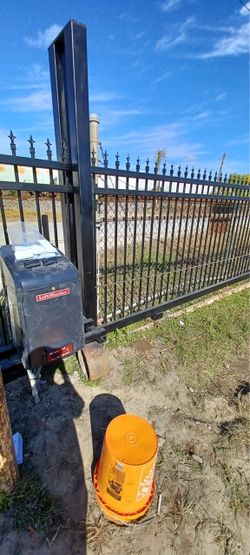 Lift master gate opener brand new