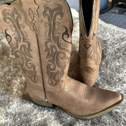 Women’s Justin Calf Height Boots 