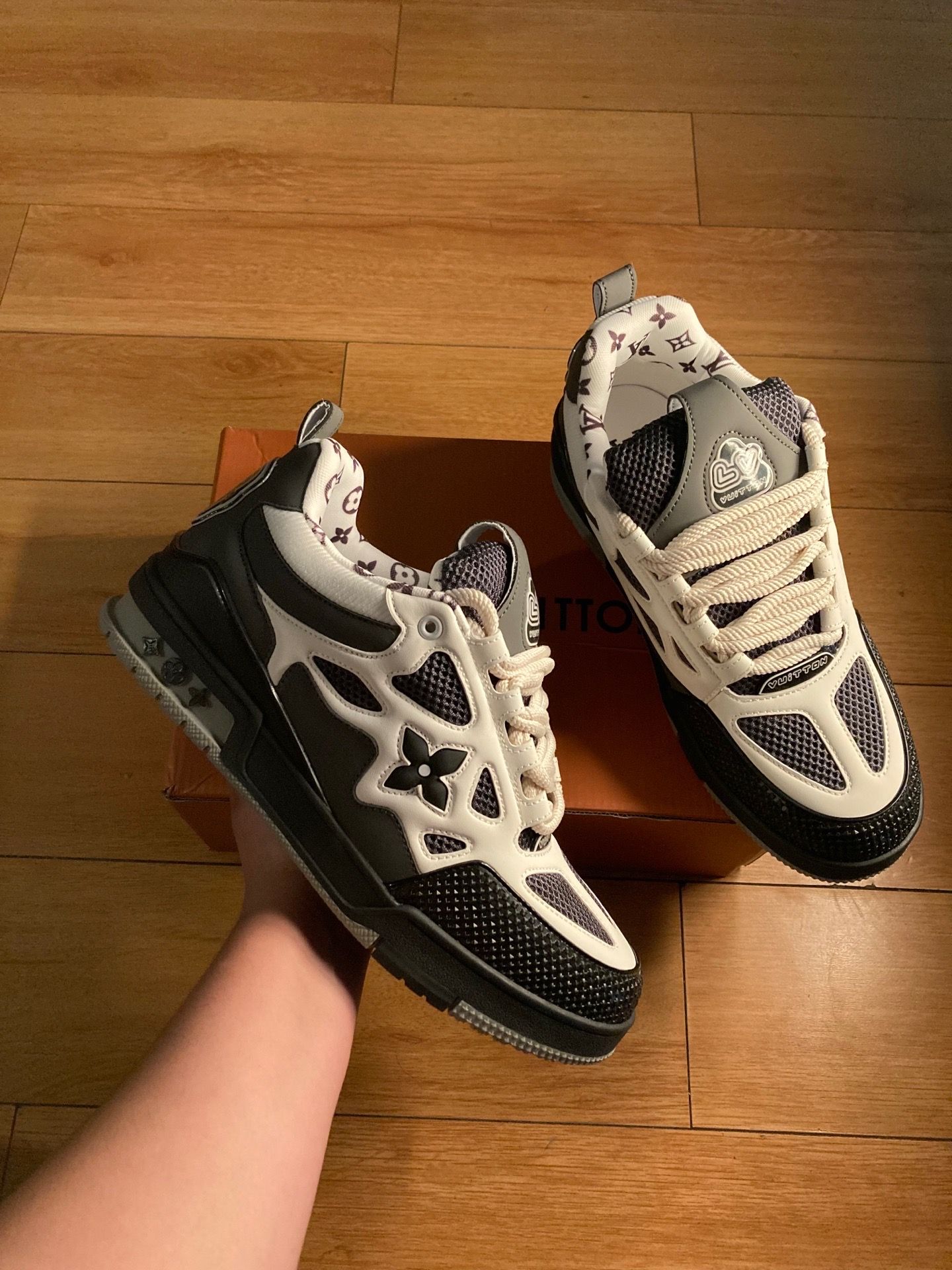 Lv gray with white