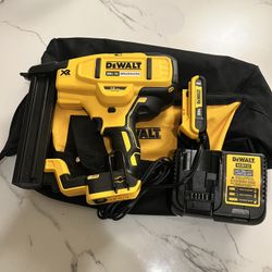 Dewalt 20v 18ga crown stapler kit