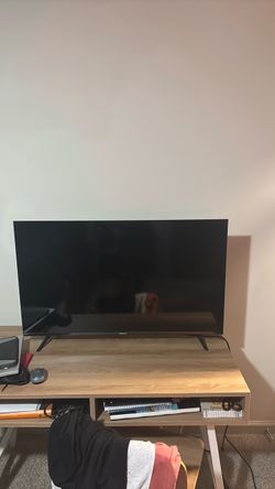Hisense TV- 43 in barley used