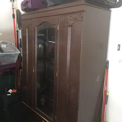Armoire Antique . In Good Condition