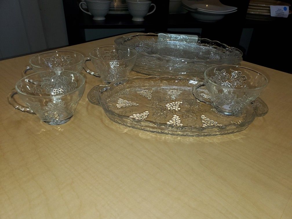 Vintage Anchor Hocking Glass Snack Plate & Cup Grape Leaves Set Of 4 