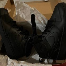 Nike All Black Forces