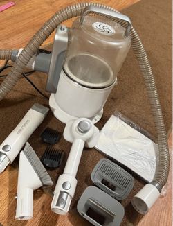 Pet grooming vacuum