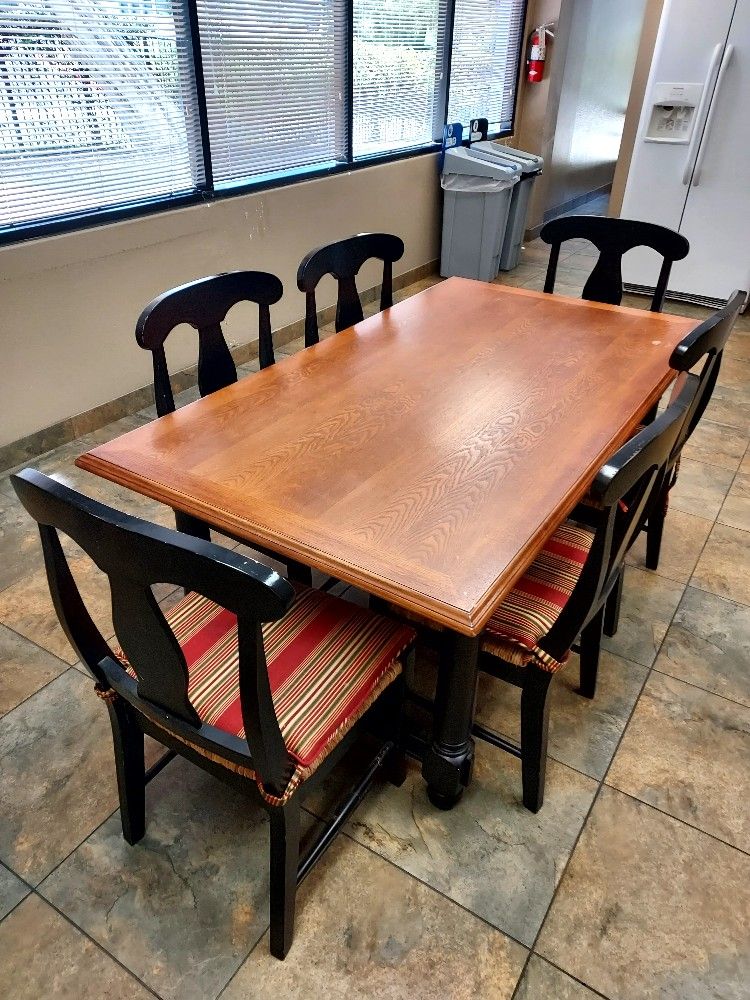 Dining Table And 6 Chairs