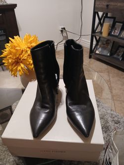 Black  short  boots