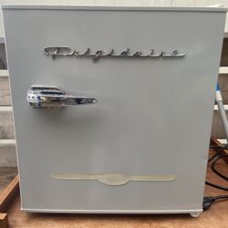 Frigidaire Mini Fridge 