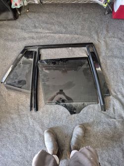2019-2026 BMW X5 Right rear door glass