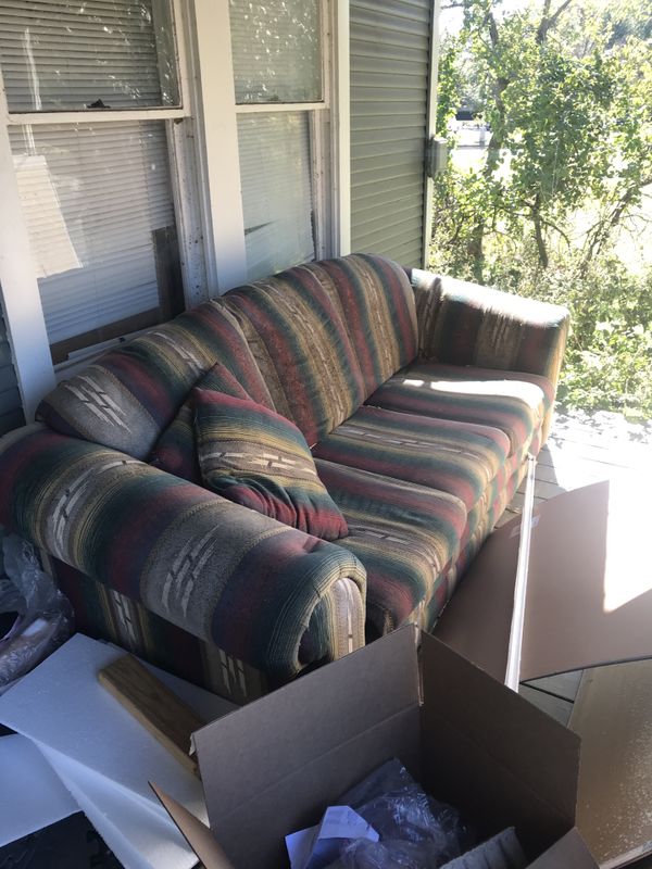 FREE COUCH PICK UP TODAY for Sale in Denton, TX OfferUp