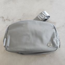 NWT Lululemon Rare Everywhere Belt Bag Wordmark - Gray and White