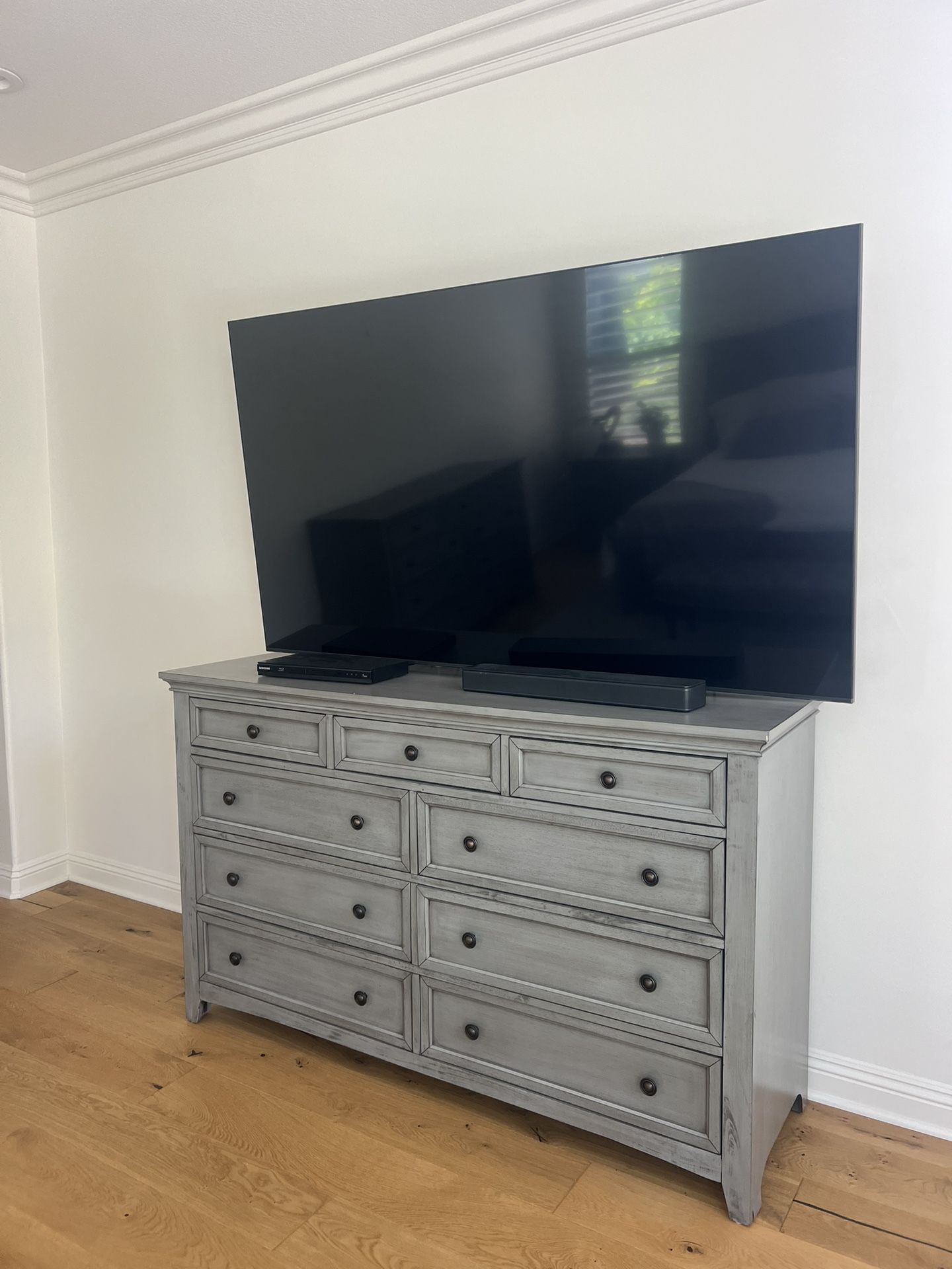 Samsung 75” 4K UHD Smart TV + Swivel Mount – Barely Used – UN75CU7000FXZA – Retails $648