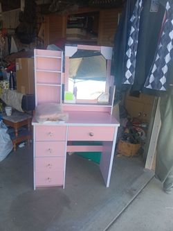 Vanity dresser
