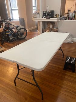 6 Foot Foldable plastic table