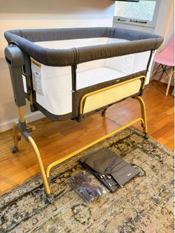 Jimglo 3 in 1 Baby Bassinet - New, Assembled