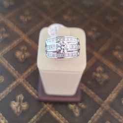 14 K W 2ct Twt 0.75 CT Round Solitaire VS 2 Center Diamond  Ladies Ring