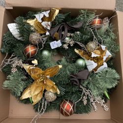 Pier One Holiday Wreath Gold