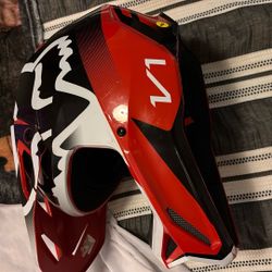 Fox V1 Helmet 