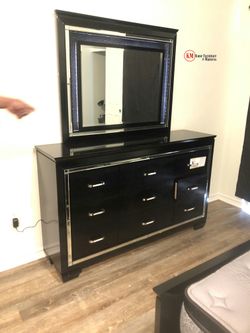 BLACK COLOR CONTEMPORARY DRESSER