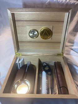 Humidor cedar-lined wooden