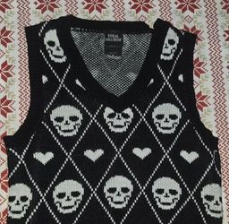 Hot Topic Social Collision Black & White Skulls with Hearts Sweater Vest Size: S