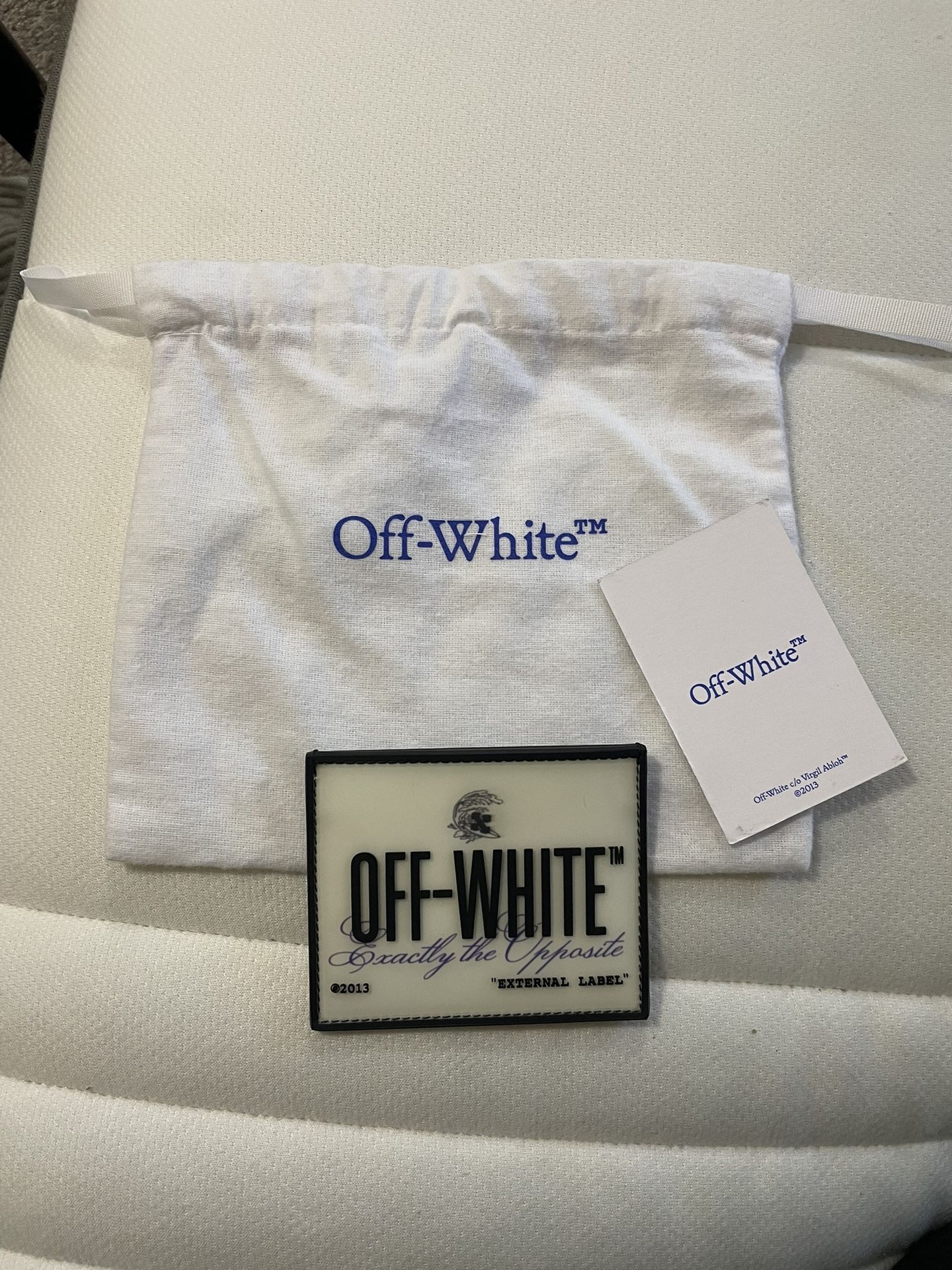 OFF WHITE exactly The Opposite Card Holder Wallet