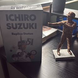 Ichiro Suzuki replica statue