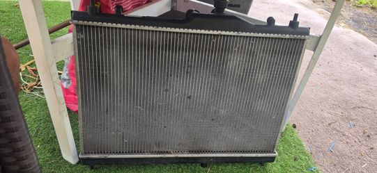 Radiator 2011 Nissan versa