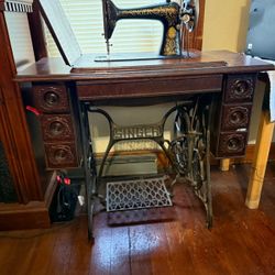 Antique Singer Sewing machine 
