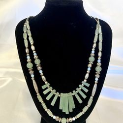 VTG Green Cabochon Beaded Necklace Green Faux Jade Stone Silver Tone Rose Layer 