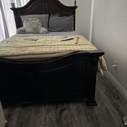 Queen Bedroom Set