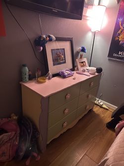 Girl drawer