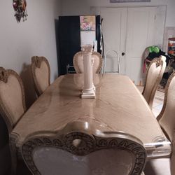 Beautuful Large Dining Table 
