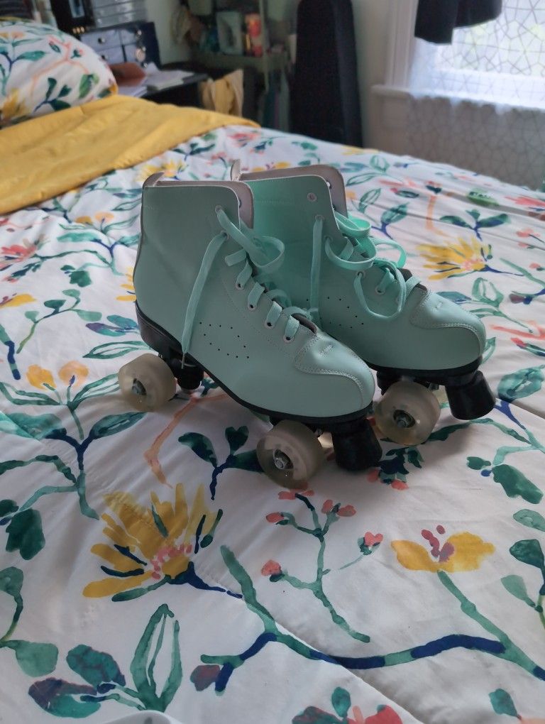 Size 11 Women Roller Skates