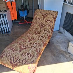 Vintage Paisley Chaise Lounge Chair - Elegant Indoor Daybed Sleeper