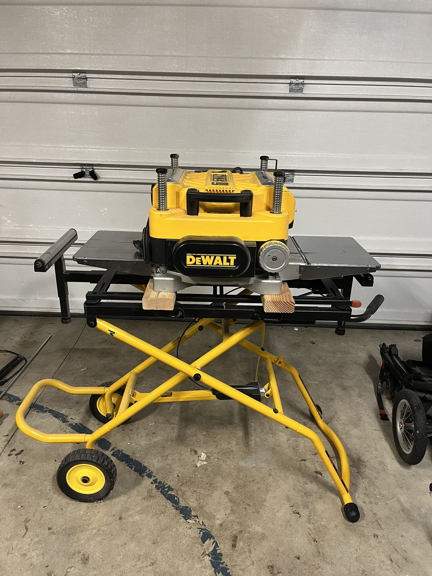 Dewalt 13 Inch Planer With Dewalt 60 Inch Rolling Stand
