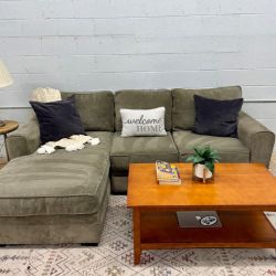 Raymour & Flanigan Artemis Sectional Sofa (Delivery Available)