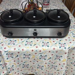 Crockpot with three different cooking sections