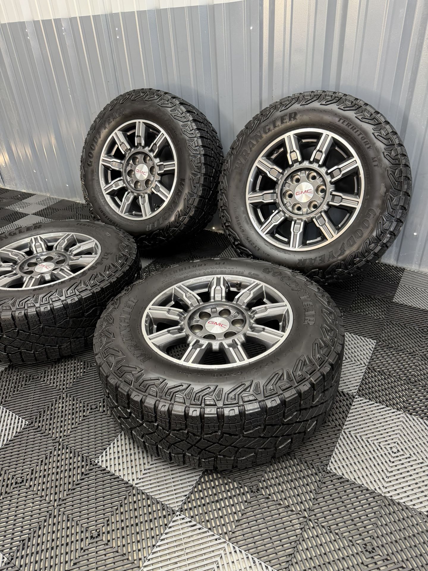 Gmc Sierra AT4 Wheels and Tires