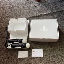 Ps4 Move controllers with box