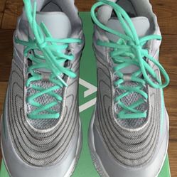 Mens Giannis Basketball shoes size 9