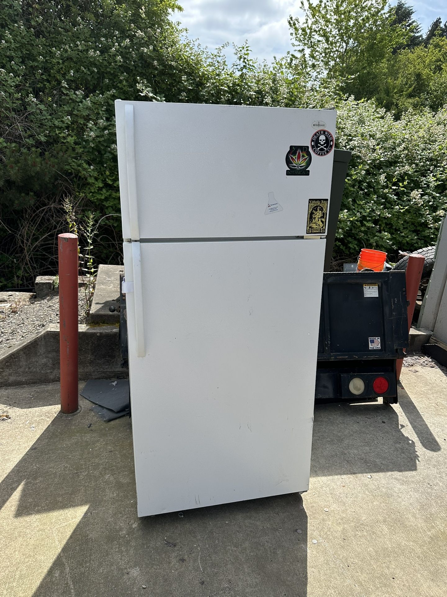 FRIGIDAIRE REFRIGERATOR WORKING 18 Cubft