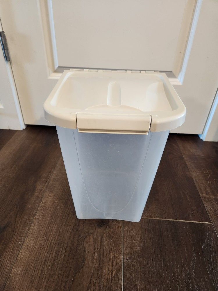 Pet Food Container 12.5x11x10 inch, good condition 