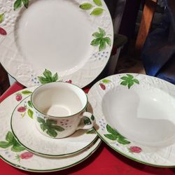 Mikasa Dinerware Setting for 12.