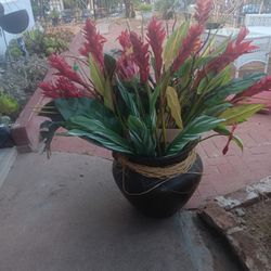 Large Pot With Flowers. Great Decor