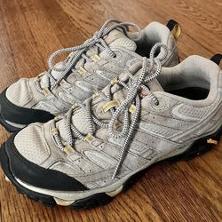 WOMENS MERRELL HIKING SHOES