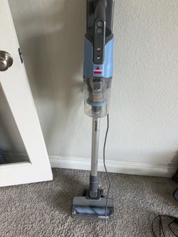 BISSELL PowerClean FurFinder Corded Hepa Self-Standing Stick Vacuum (Model 4282), a corded upright cleaning tool designed to pick up pet hair and dust